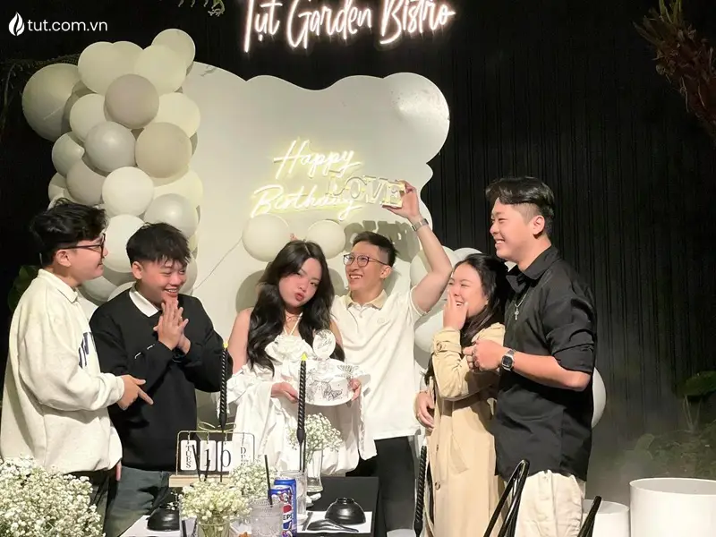 Một buổi tiệc sinh nhật vui vẻ bên bạn bè tại Tụt Hình ảnh feedback từ khách hàng khi tới Tụt