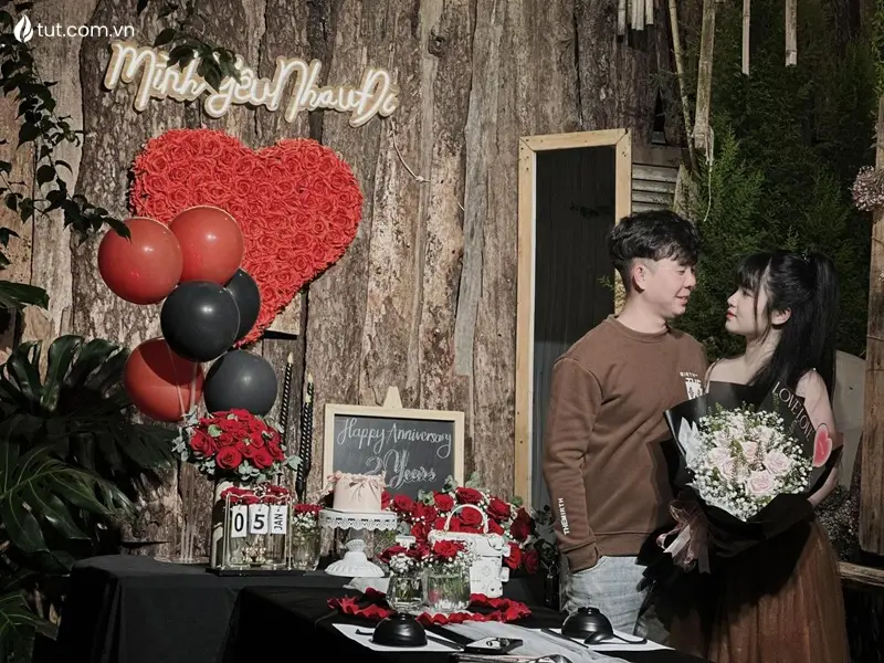 Không gian trang trí sinh nhật lung linh dành cho cặp đôi tại Tụt Nướng hình ảnh feedback quán nướng đà lạt phục vụ setup trang trí tiệc trọn gói