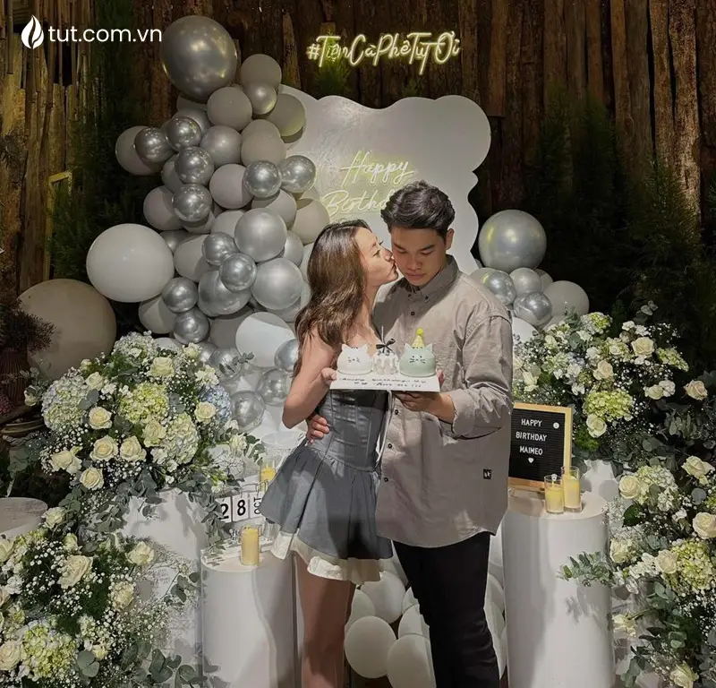 Cặp đôi ghi lại kỷ niệm sinh nhật đáng nhớ giữa không gian chill của quán quán nướng đà lạt đường trần khánh dư
