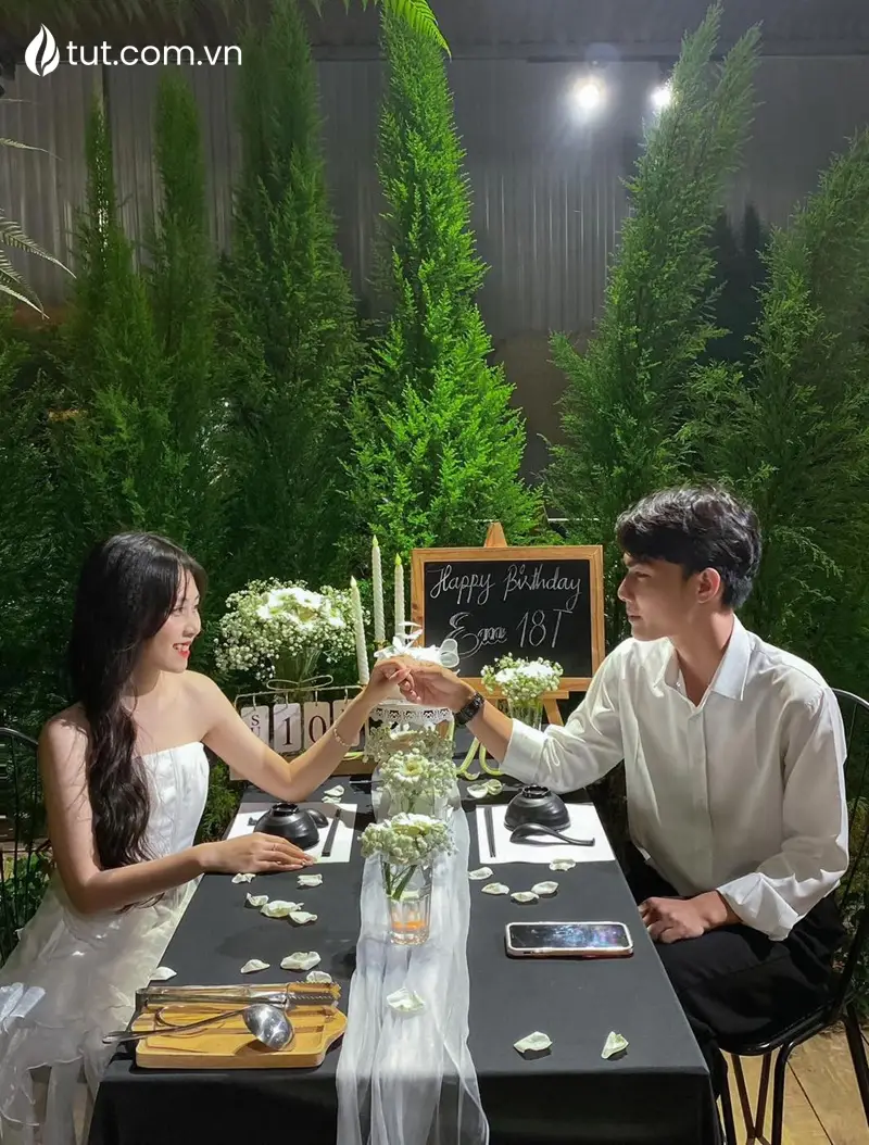 "Mừng sinh nhật em 18 tuổi" quán nướng đà lạt