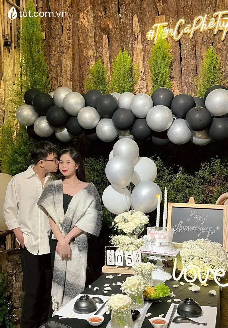 Cặp đôi ghi lại kỷ niệm đáng nhớ giữa không gian chill của quán quan nuong o da lat