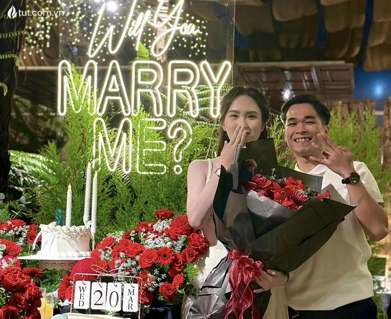 trang trí tiệc cầu hôn tại quán riêng tư