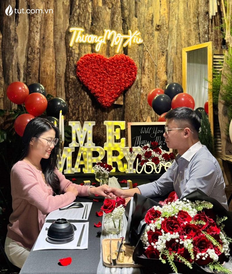 tổ chức tiệc cầu hôn riêng tư tại đà lạt