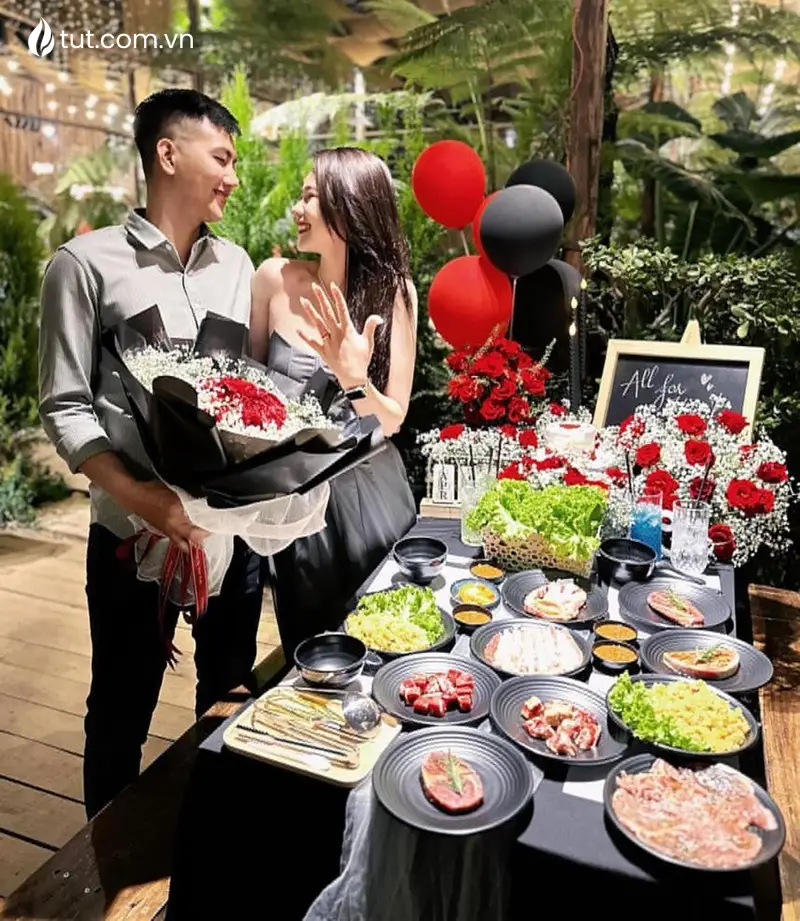 tổ chức cầu hôn riêng tư ở quán tại đà lạt