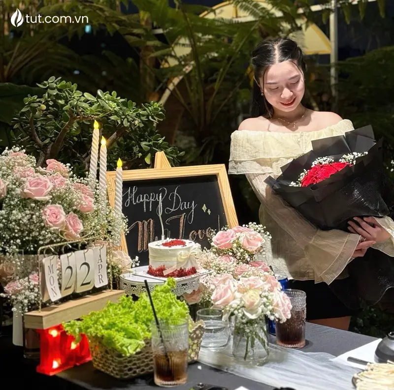 trang trí tiệc cầu hôn tại quán riêng tư