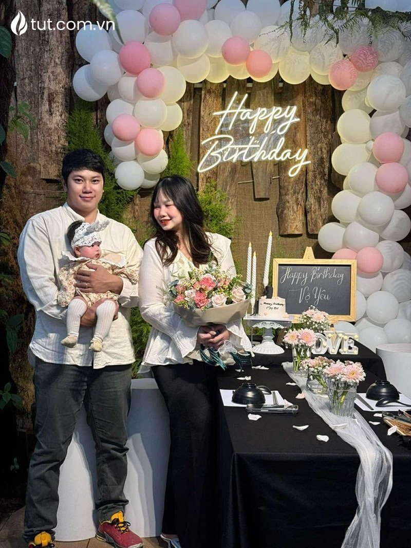 Gia đình nhỏ tận hưởng bữa tối trọn vị tại Tụt Nướng quán nướng đà lạt đường trần khánh dư