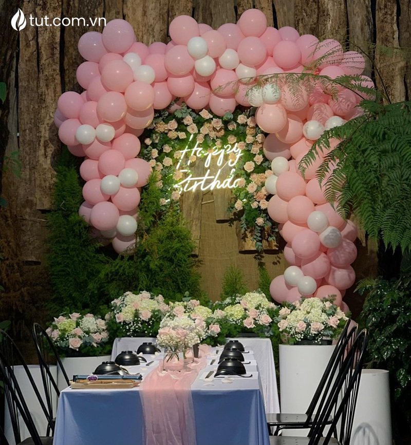 Khách hàng chỉ cần đưa ra ý tưởng, Tụt Nướng sẽ phối hợp decor một không gian tiệc đúng chuẩn theo yêu cầu quán nướng có view đẹp đà lạt