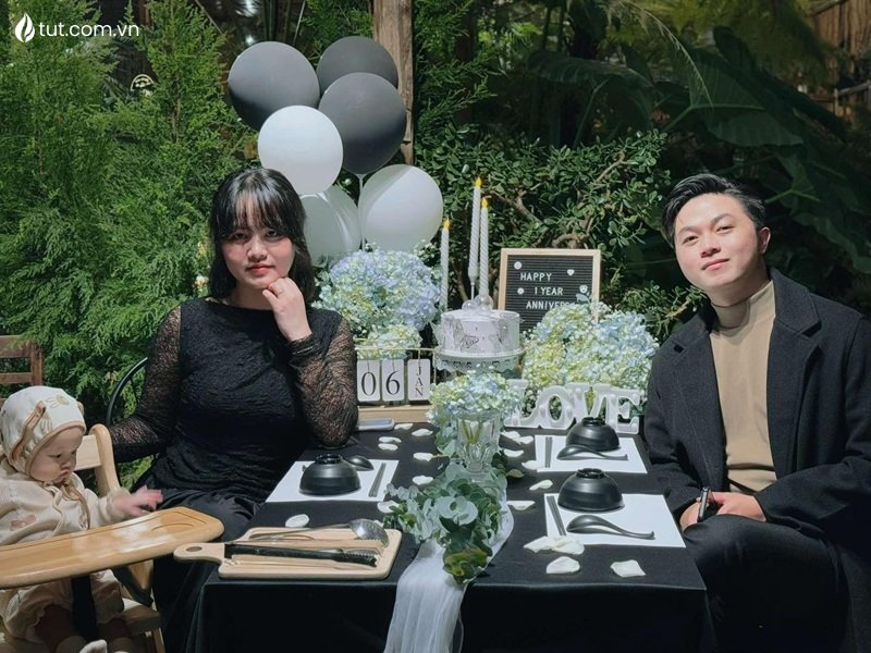 Khoảnh khắc ấm áp của gia đình quây quần bên bàn nướng tại Tụt Nướng quán nướng đà lạt gần trung tâm đà lạt